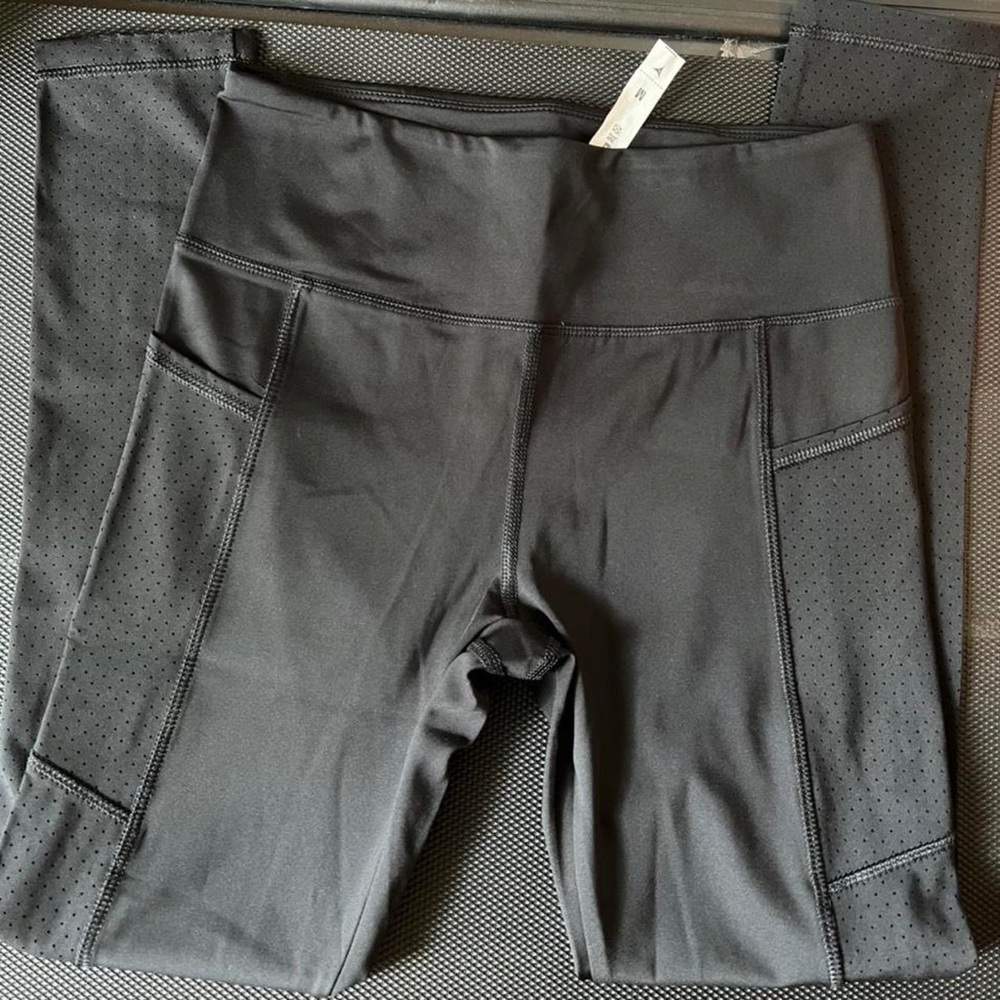 NWOT black 7/8 leggings